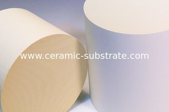 Substrati ceramici sottili e convertitore catalitico a tre vie
